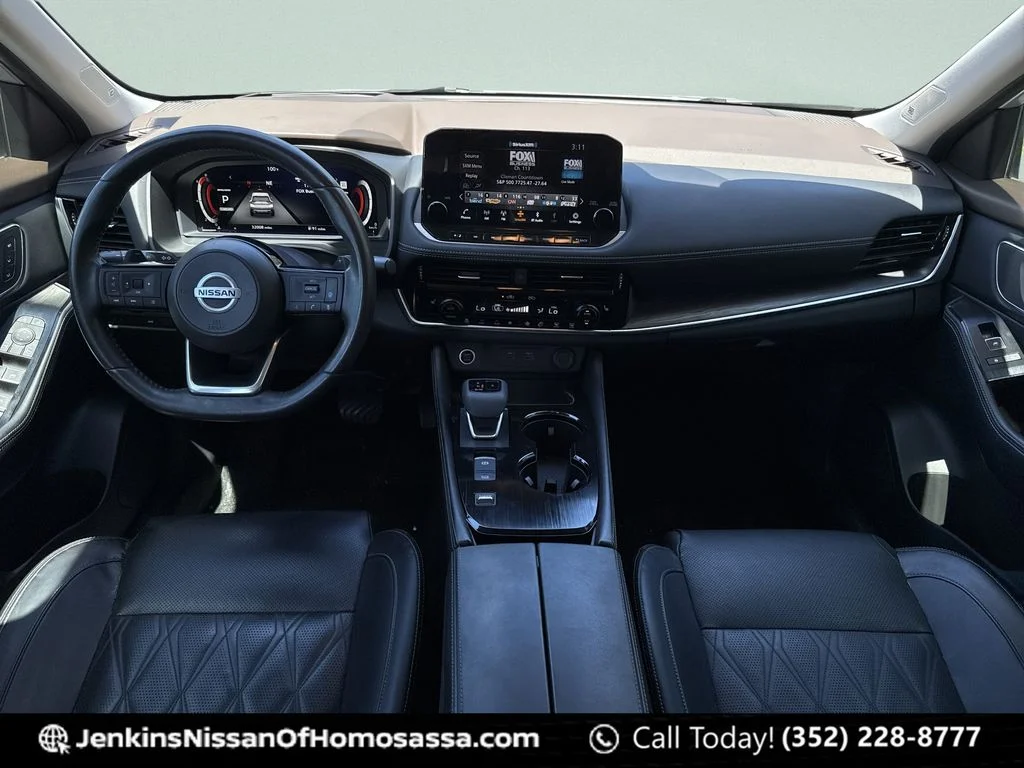 Used 2021 Silver Nissan Platinum image 25