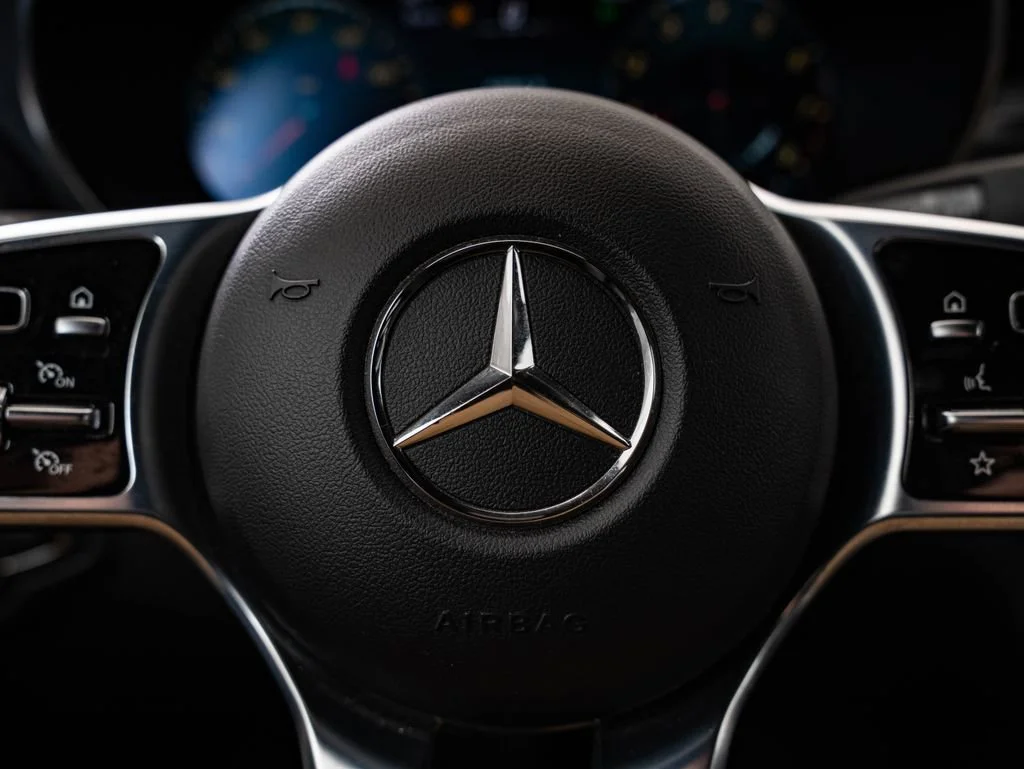 Used 2022 Graphite Grey Metallic Mercedes-Benz GLC 300 image 30