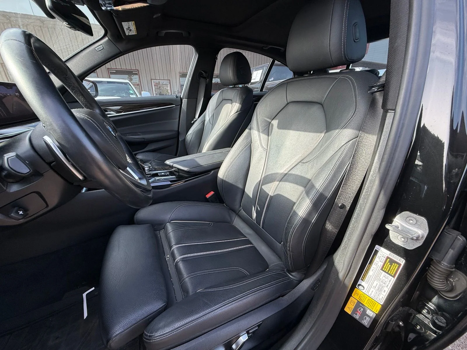 Used 2019 Black BMW 530e iPerformance image 11