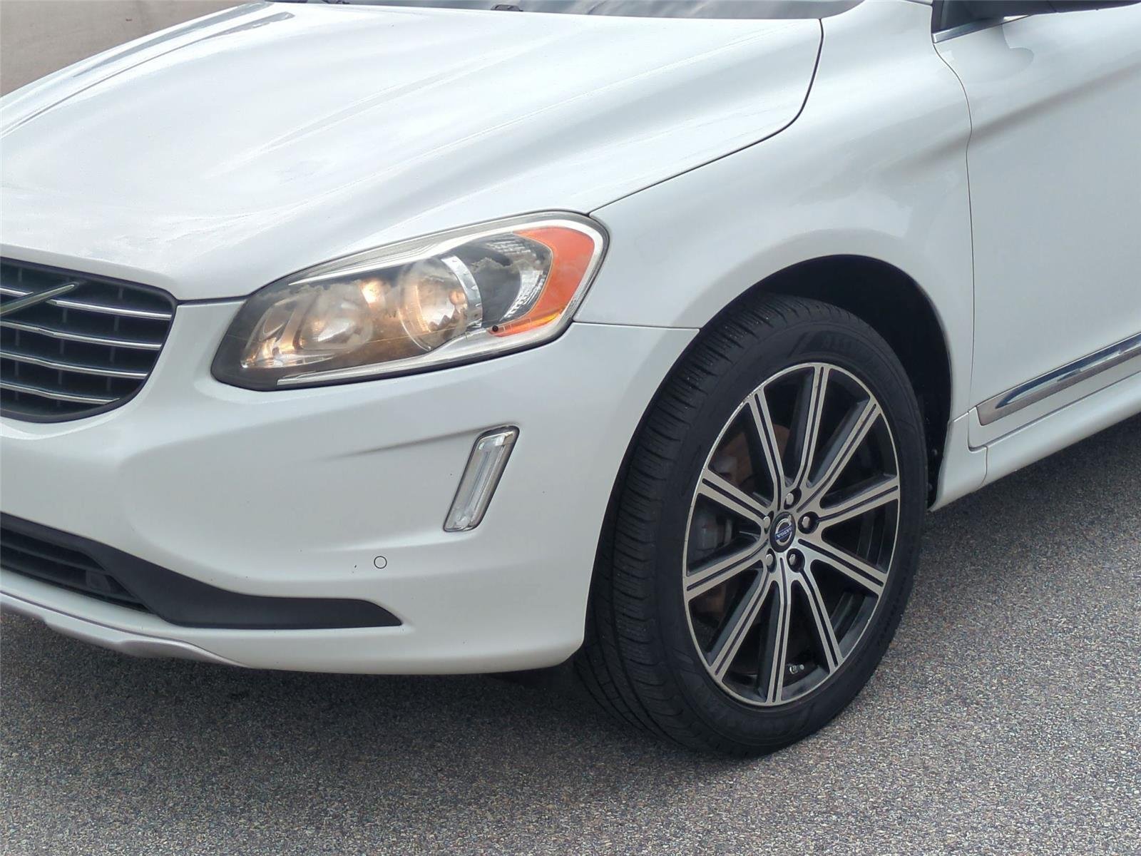 Used 2015  VOLVO  image 8