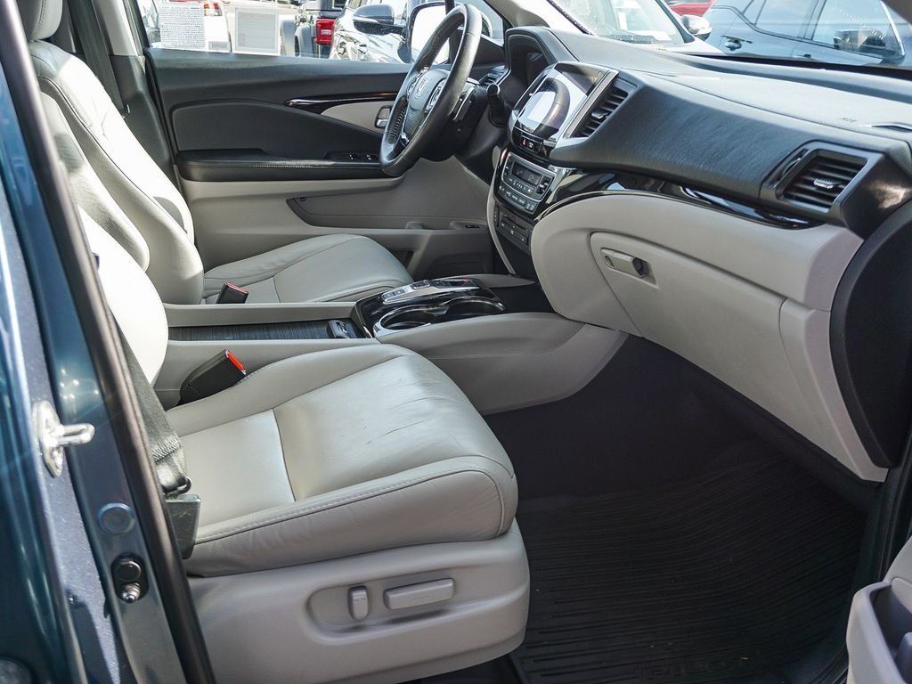 Used 2017 Blue Honda Touring image 13