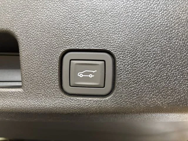 New 2026 Summit White GMC Elevation image 19