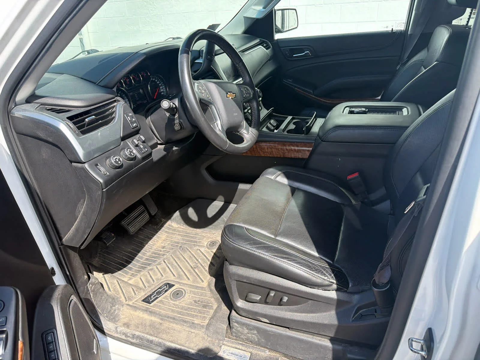 Used 2016 Iridescent Pearl Tricoat Chevrolet LTZ image 10