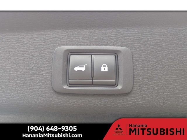 Used 2024 Silver Mitsubishi SE image 13