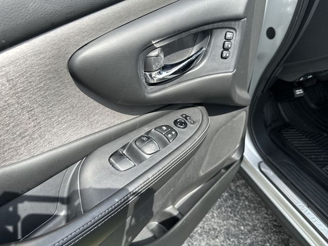 Used 2024 Silver Nissan SL image 17