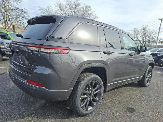 New 2026 Baltic Gray Metallic Clear-Coat Exterior Paint Jeep Limited image 4