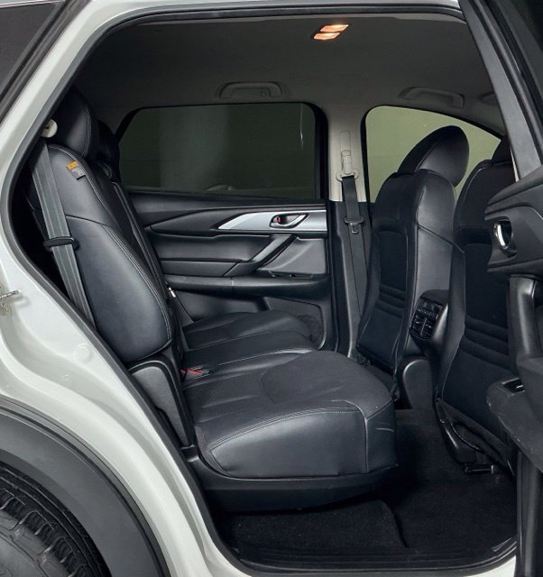Used 2018 White Mazda Touring image 29