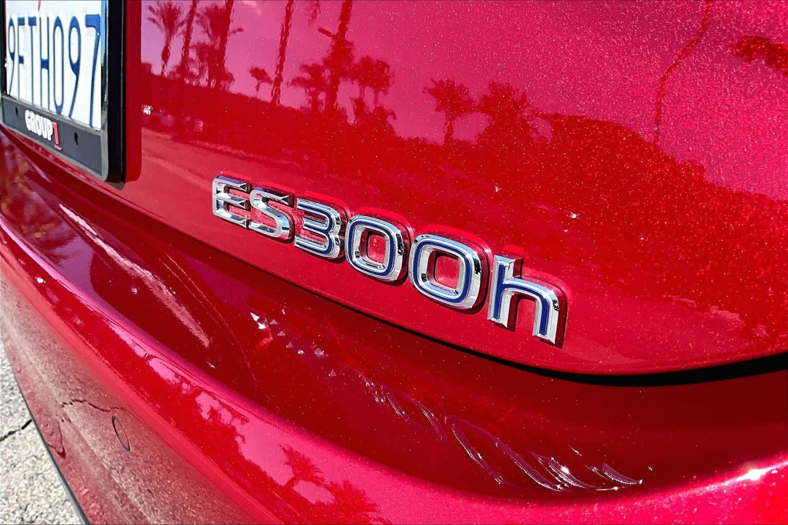 Used 2022 Matador Red Mica Lexus  image 9