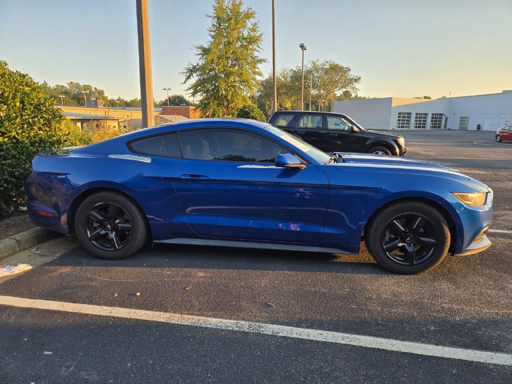 Used 2017 Blue Ford V6 image 5