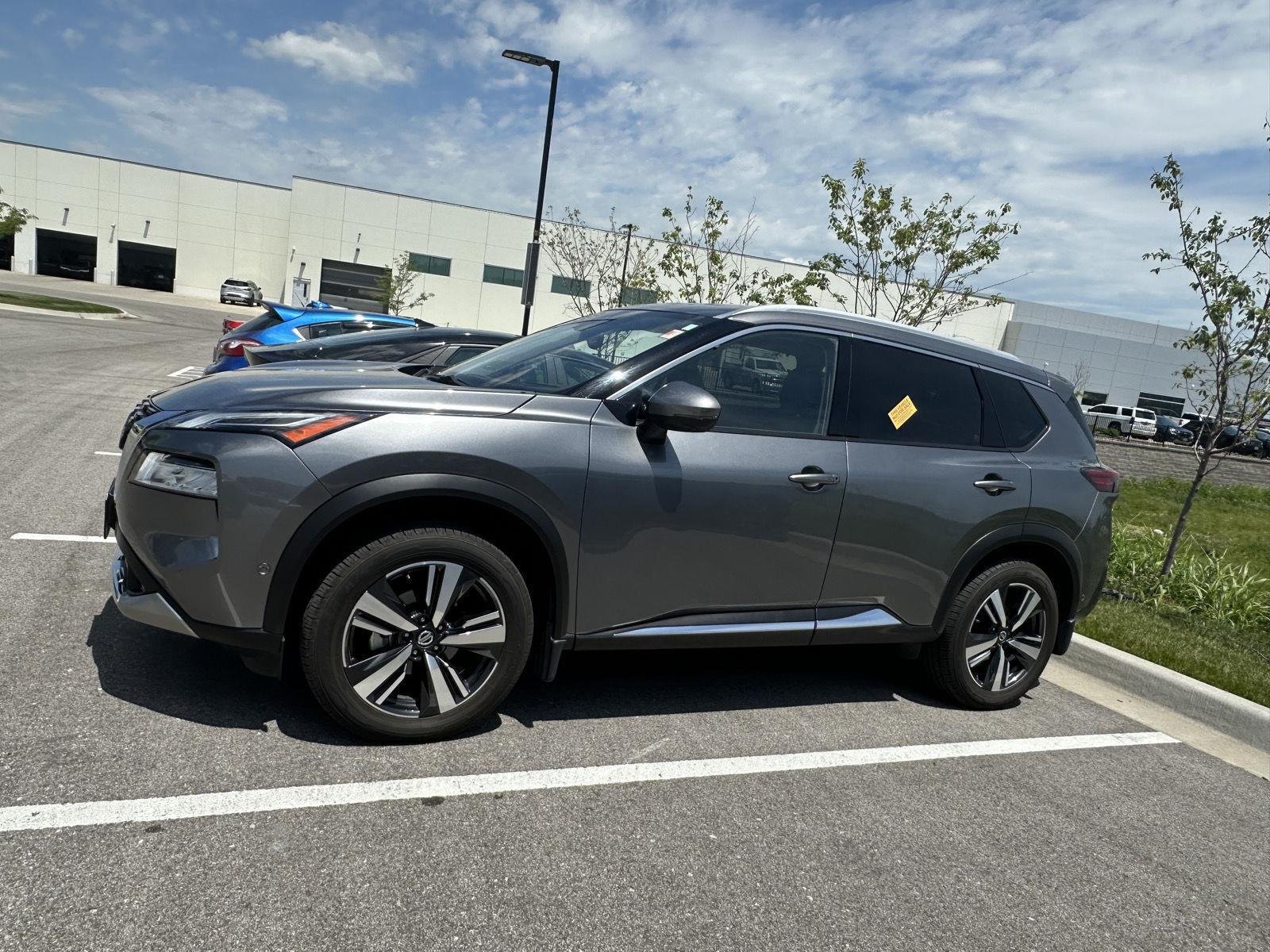 Used 2021 Nissan Rogue Platinum with VIN JN8AT3DD6MW303141 for sale in Kansas City