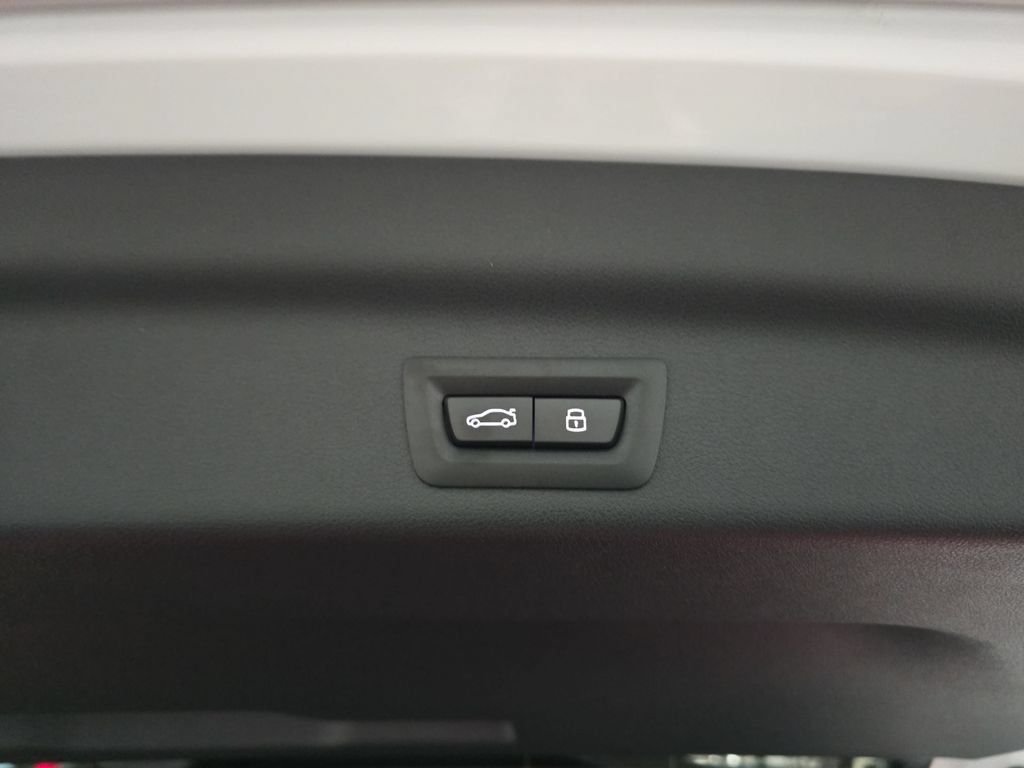 New 2026 Mineral White Metallic BMW xDrive28i image 13