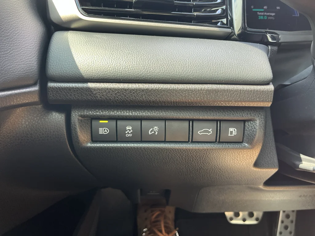 Certified Used 2025 Wind Chill Pearl Toyota XSE image 29