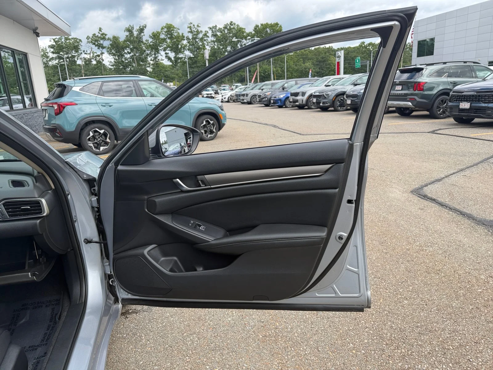 Certified Used 2020 Lunar Silver Metallic Honda LX image 29
