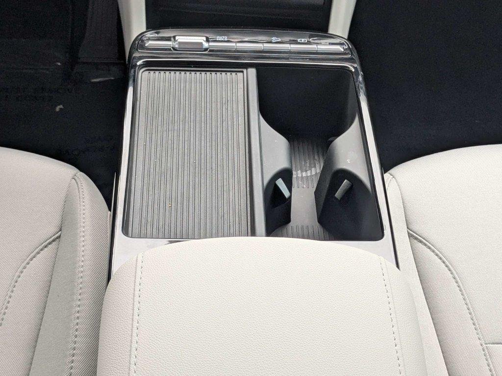 New 2026 White Hyundai SEL FWD image 19