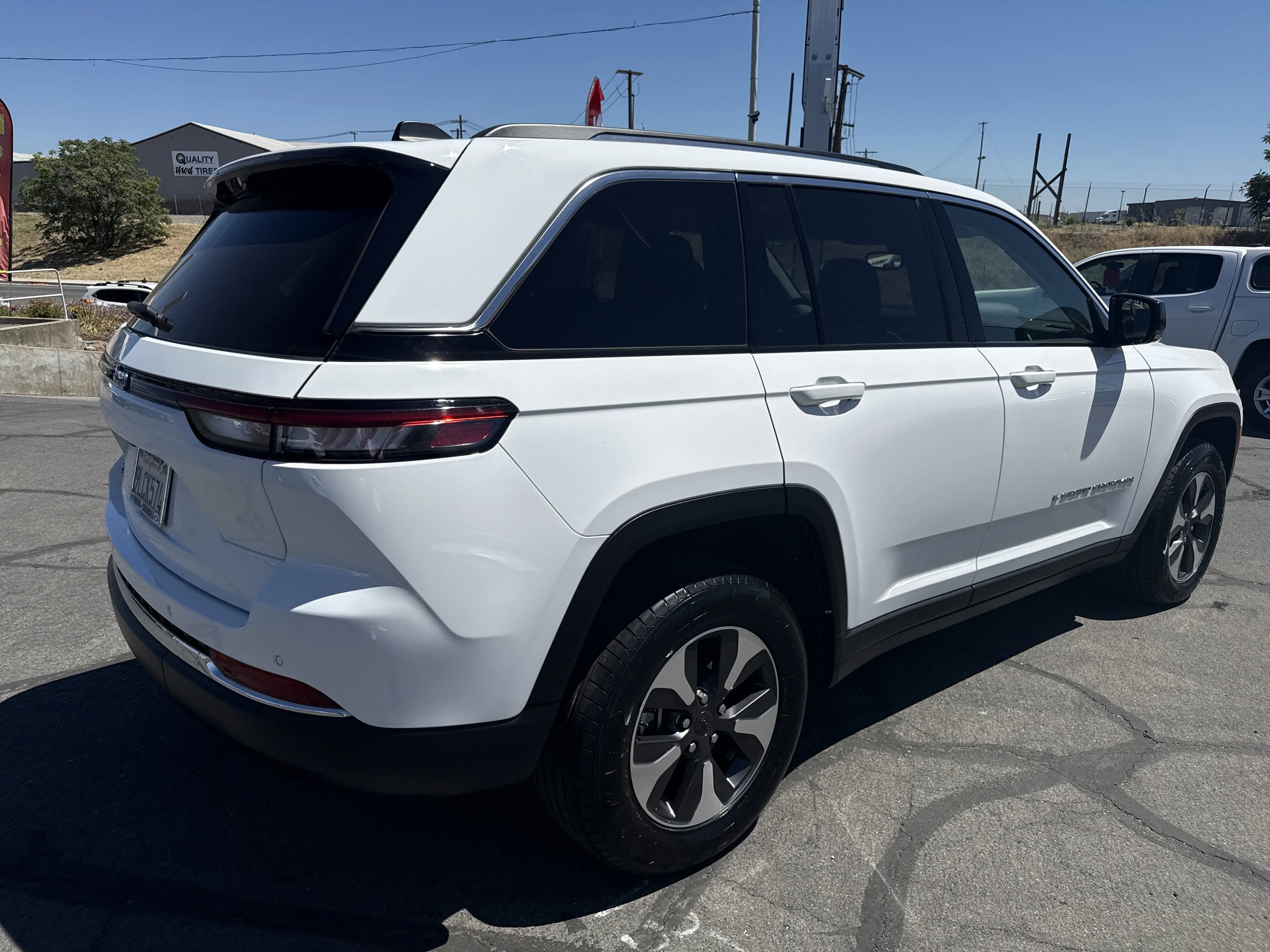 Used 2024 Bright White Clearcoat Jeep  image 5
