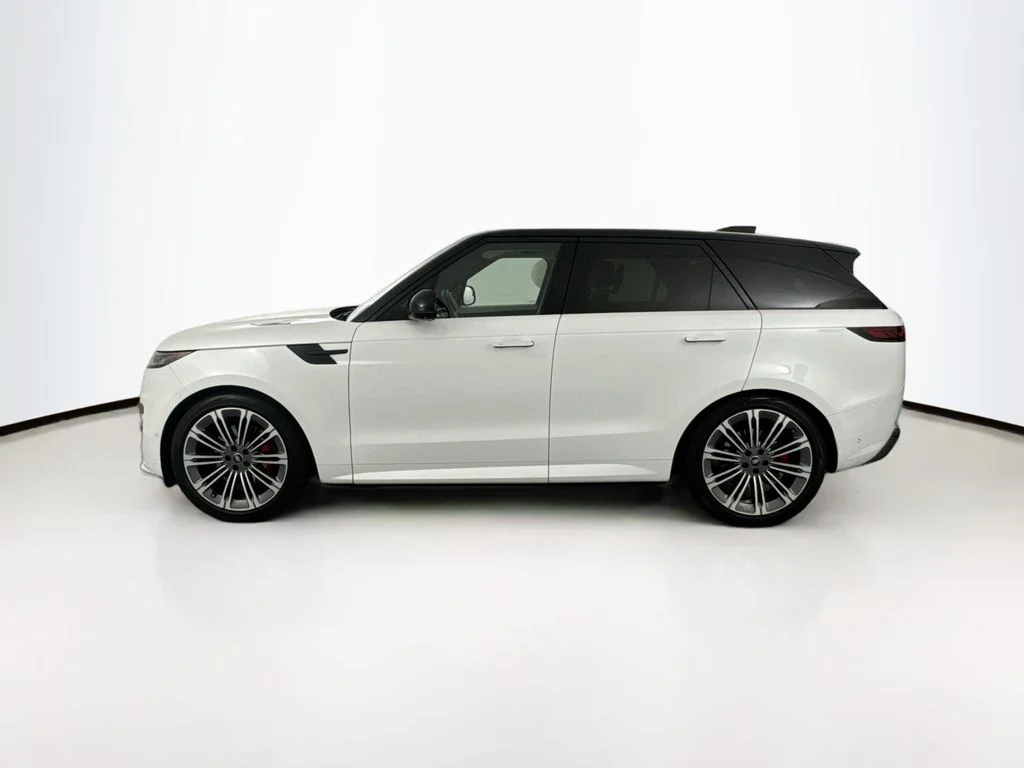 Used 2024 White Land Rover Dynamic SE image 8