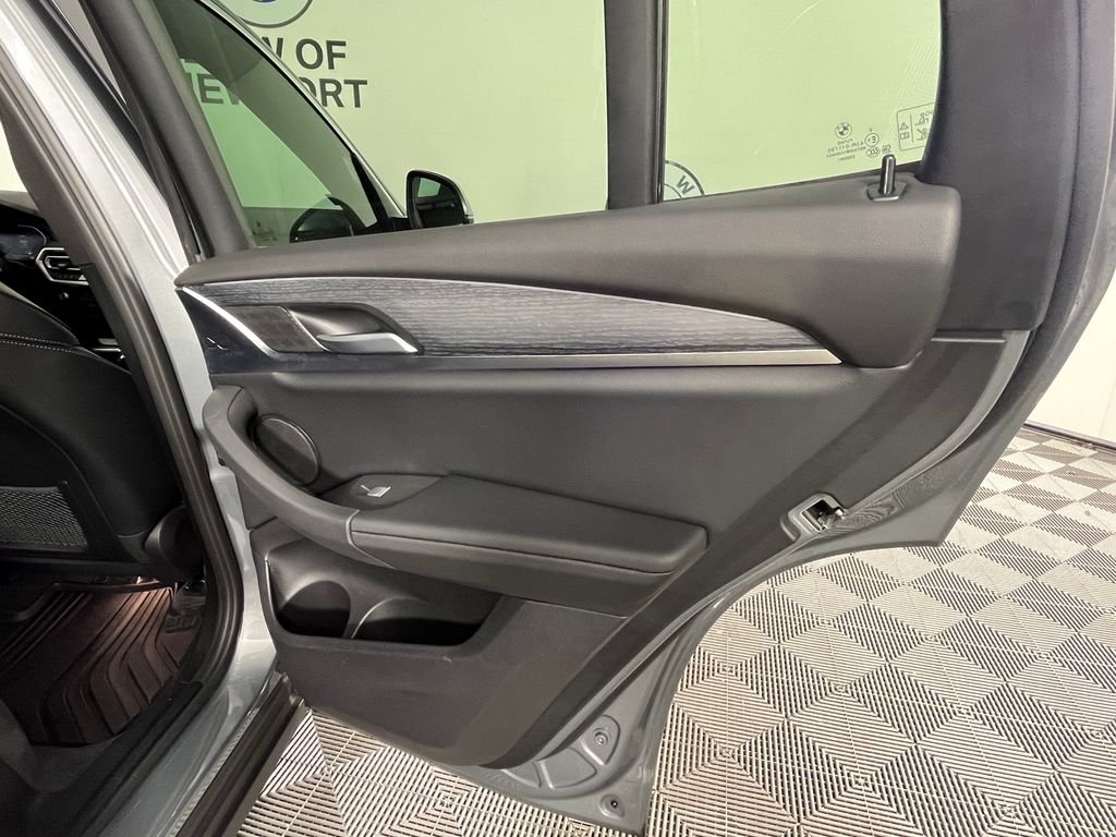 Used 2023 Gray BMW xDrive30i image 22