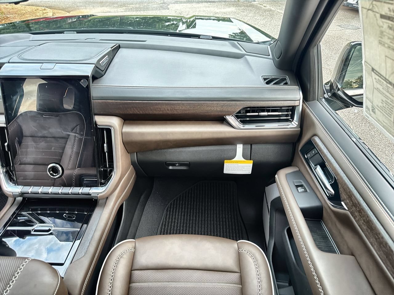 2026 GMC Yukon Denali Ultimate - Photo 24