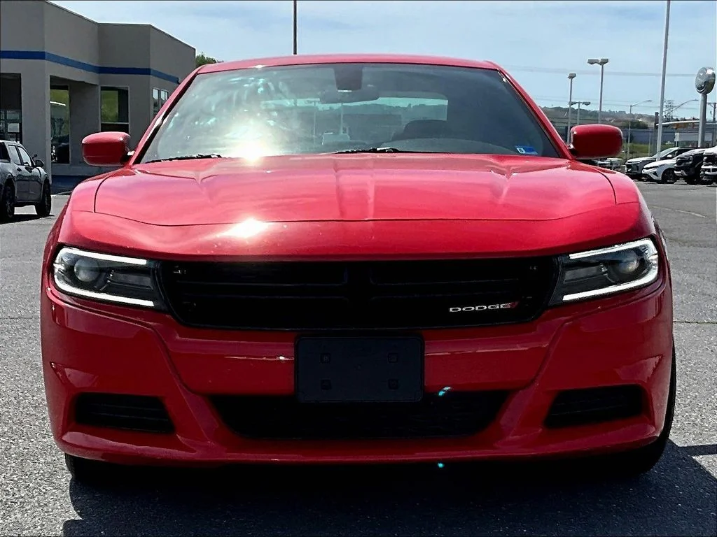 Used 2022 Red Dodge SXT image 2