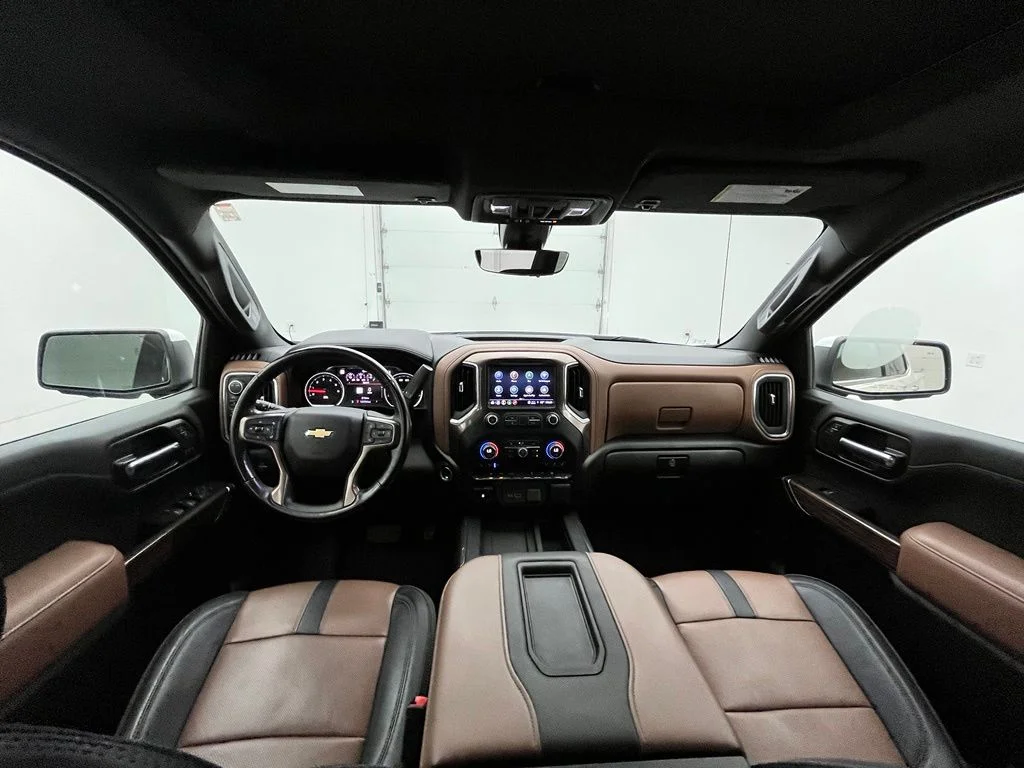 Used 2022 Beige Chevrolet High Country image 4