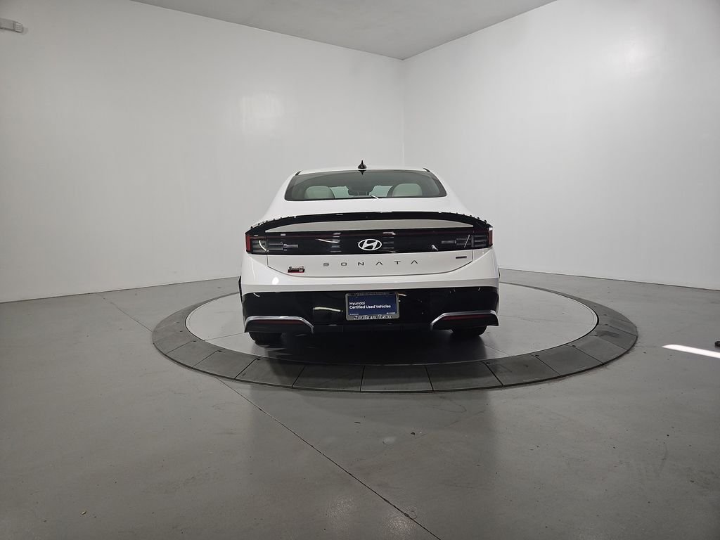 Used 2025 White Hyundai SEL image 4