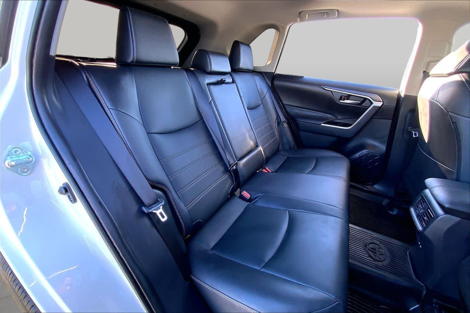 Used 2025 Wind Chill Pearl Toyota XLE Premium image 19