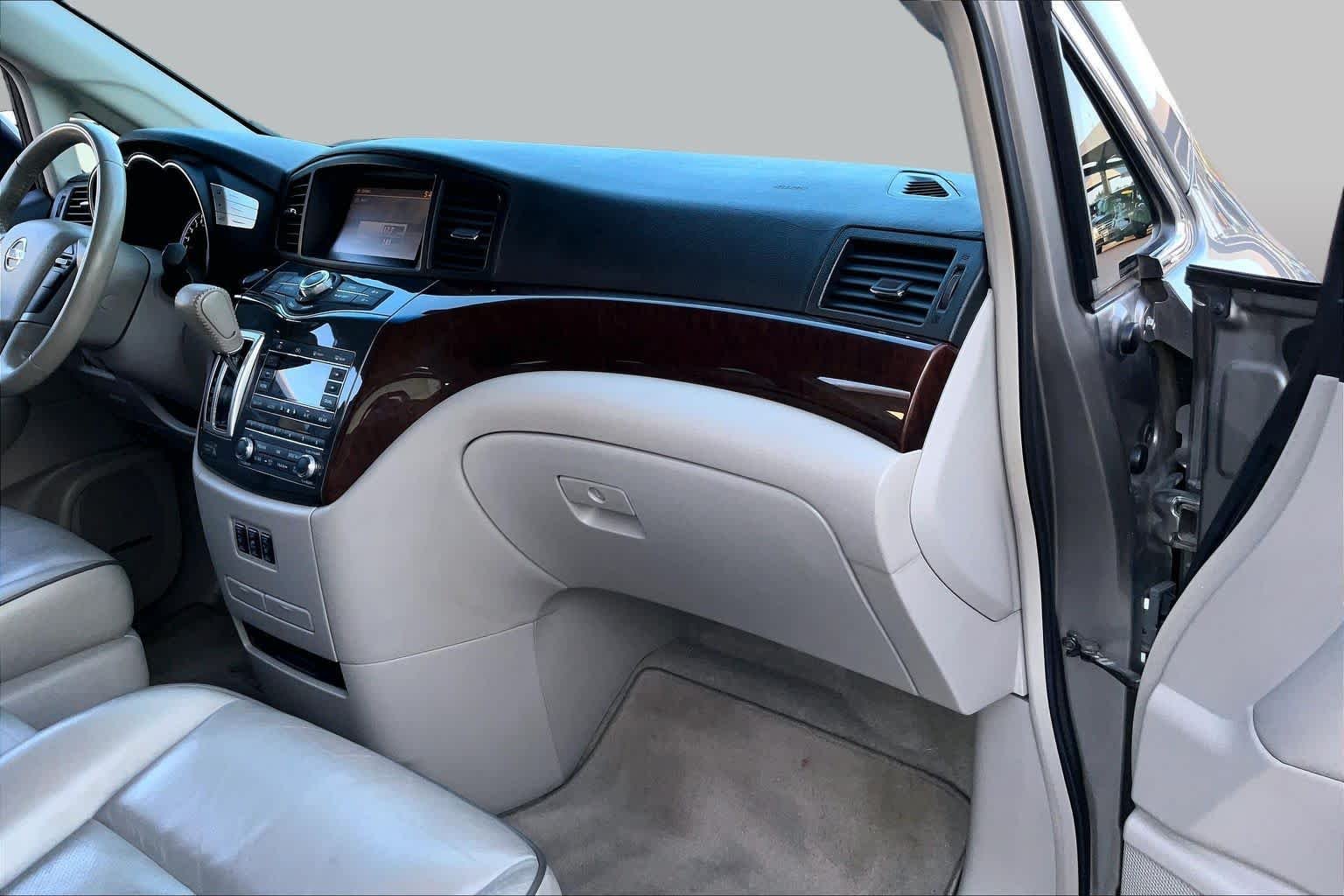 Used 2011 Platinum Graphite Nissan SL image 17