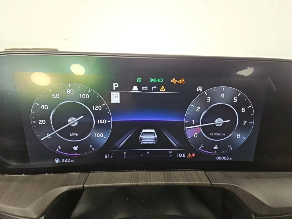 Used 2023 White Kia SX-Prestige image 34