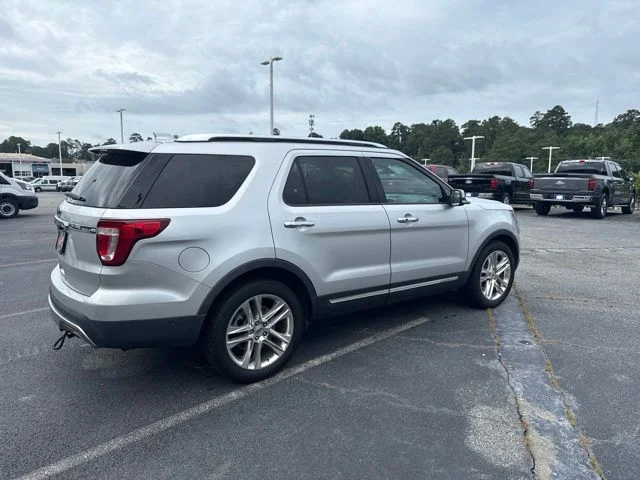 Used 2017 Ingot Silver Ford Limited image 3