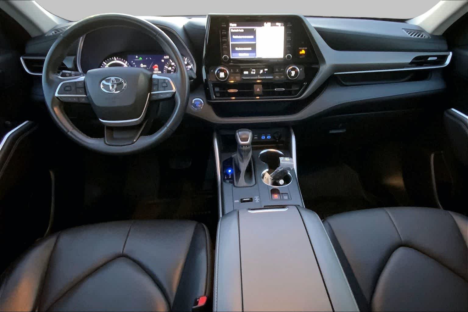 Used 2022 Midnight Black Metallic Toyota Hybrid XLE image 15