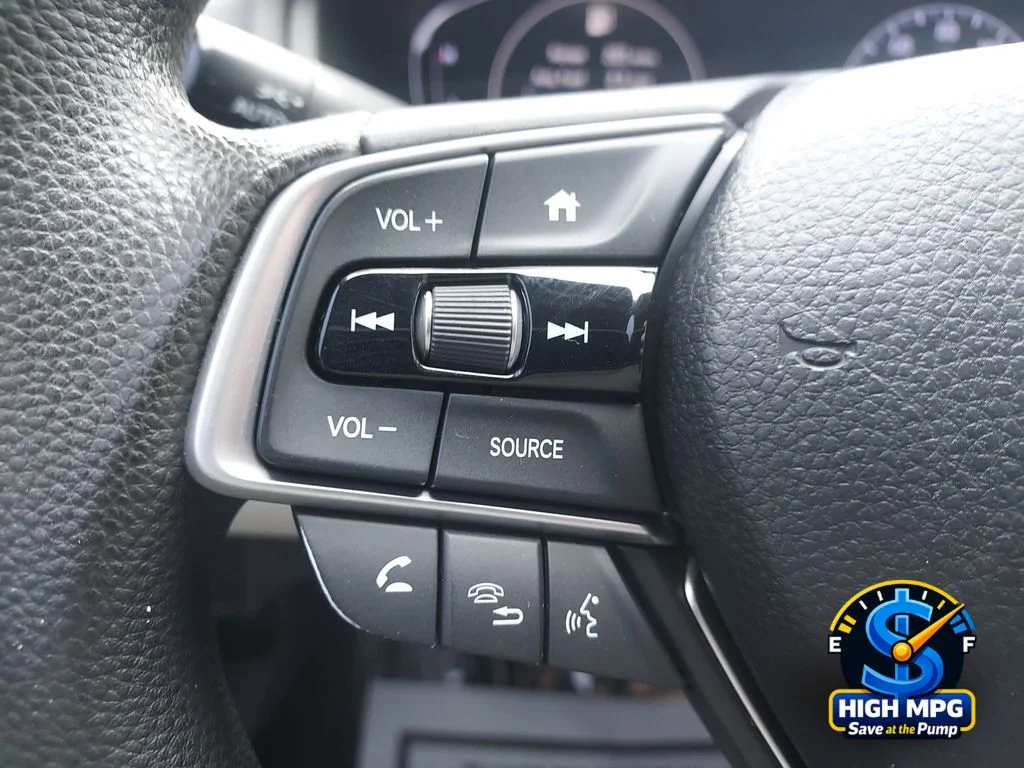 Used 2018 White Honda LX image 24