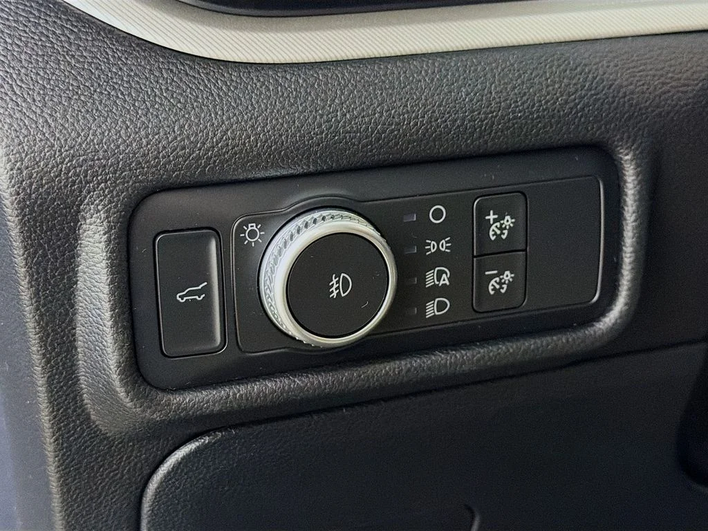 Used 2020 Black Ford XLT image 11