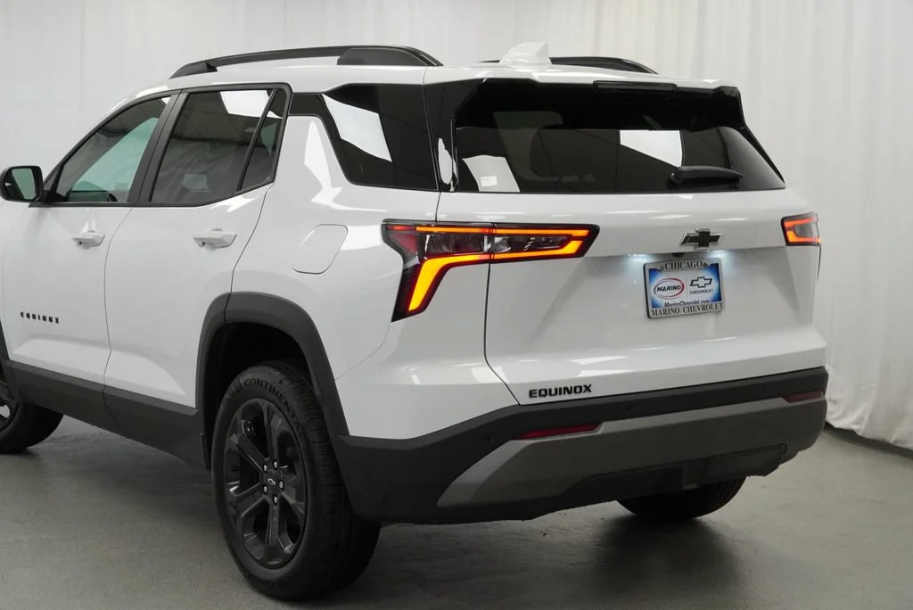 New 2027 Summit White Chevrolet LT image 37