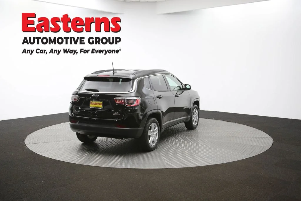 Used 2022 Black Jeep Latitude image 38