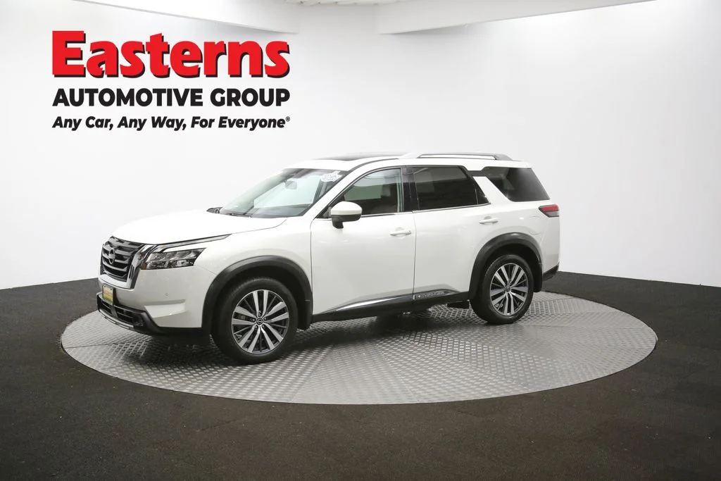 Used 2022 White Nissan Platinum image 61