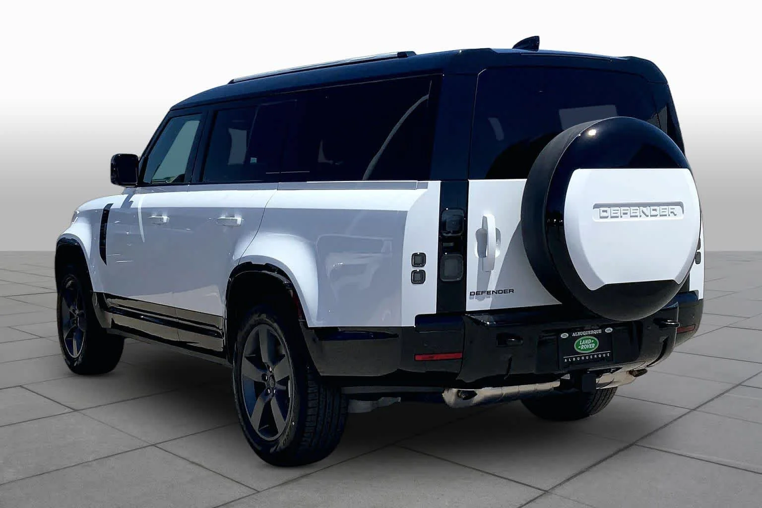 New 2026 Fuji White Land Rover X-Dynamic SE image 12