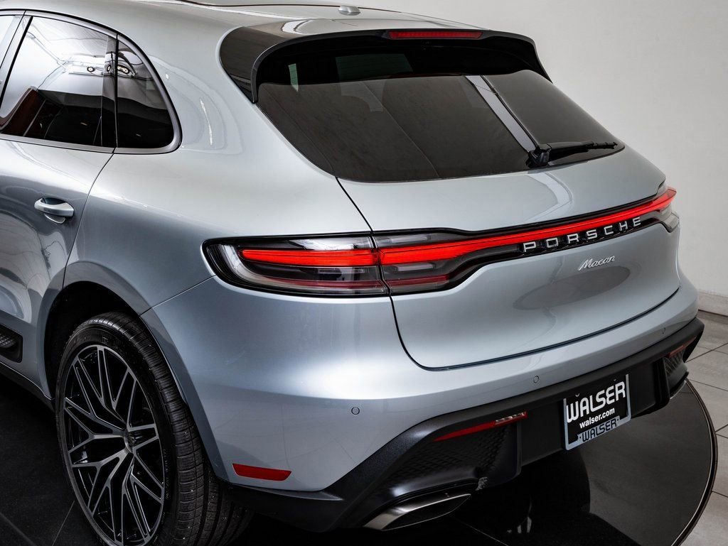 Used 2025 Dolomite Silver Metallic Porsche  image 19