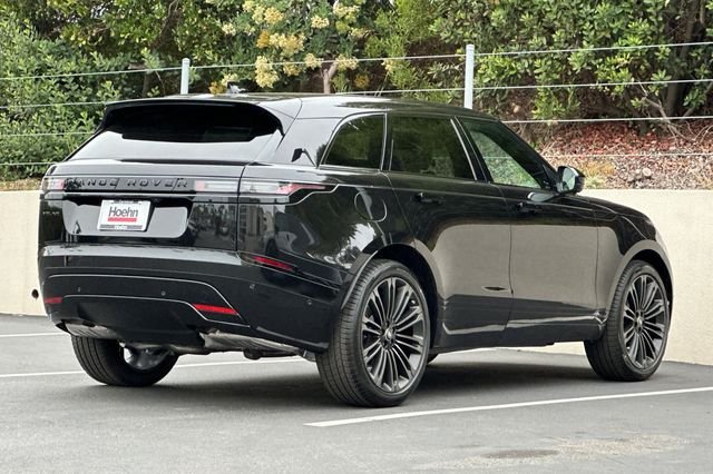 New 2026 Santorini Black Land Rover Dynamic SE image 5