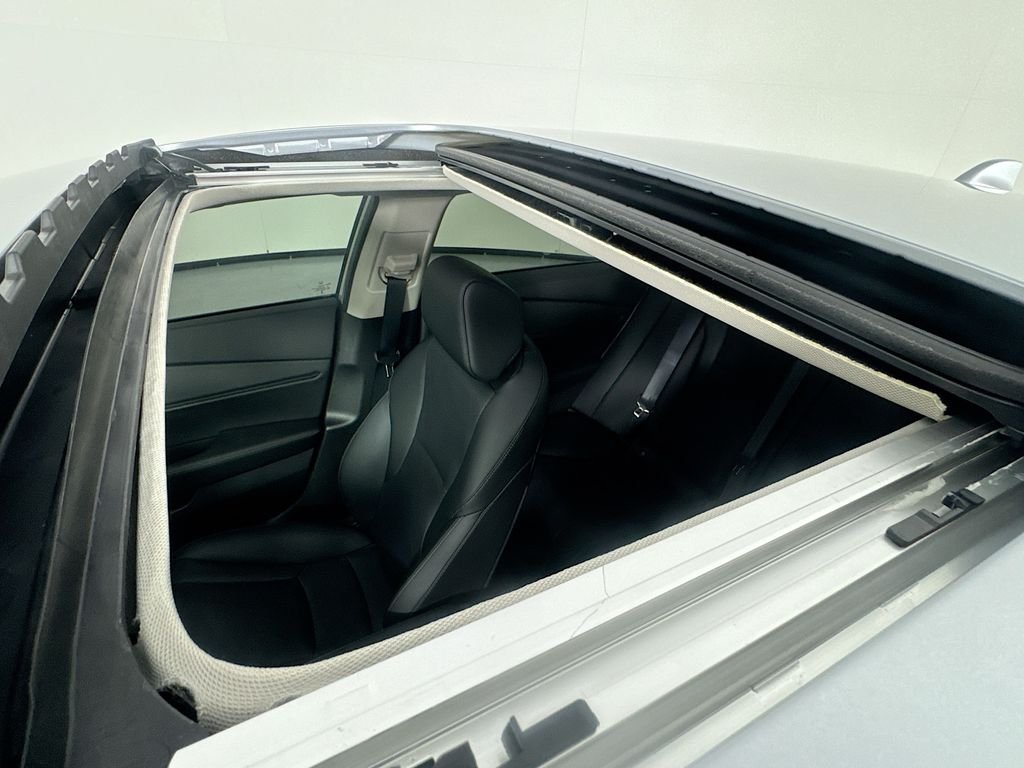 New 2026 Solar Silver Metallic Honda Touring image 31