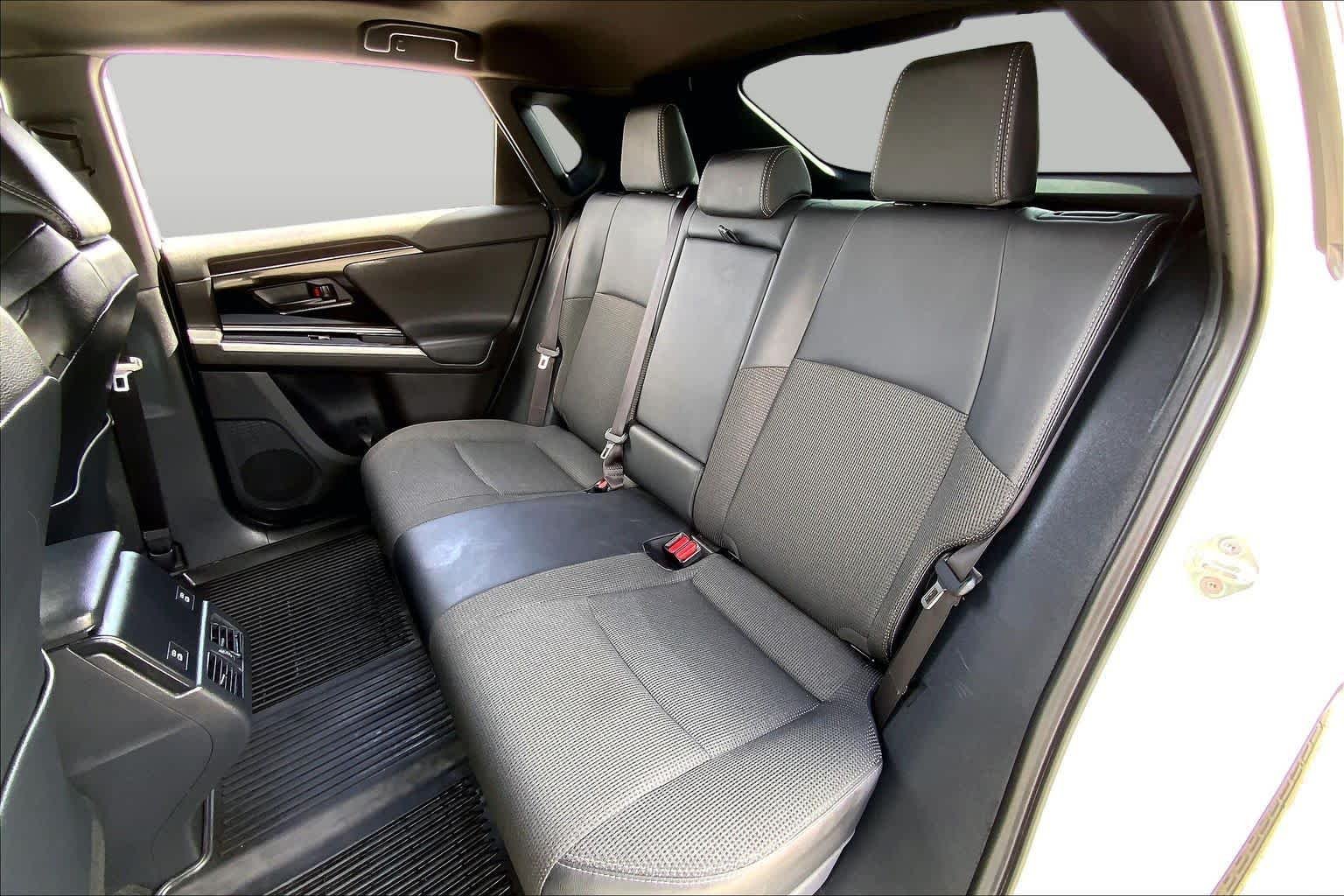 Used 2025 Wind Chill Pearl Toyota XLE image 19