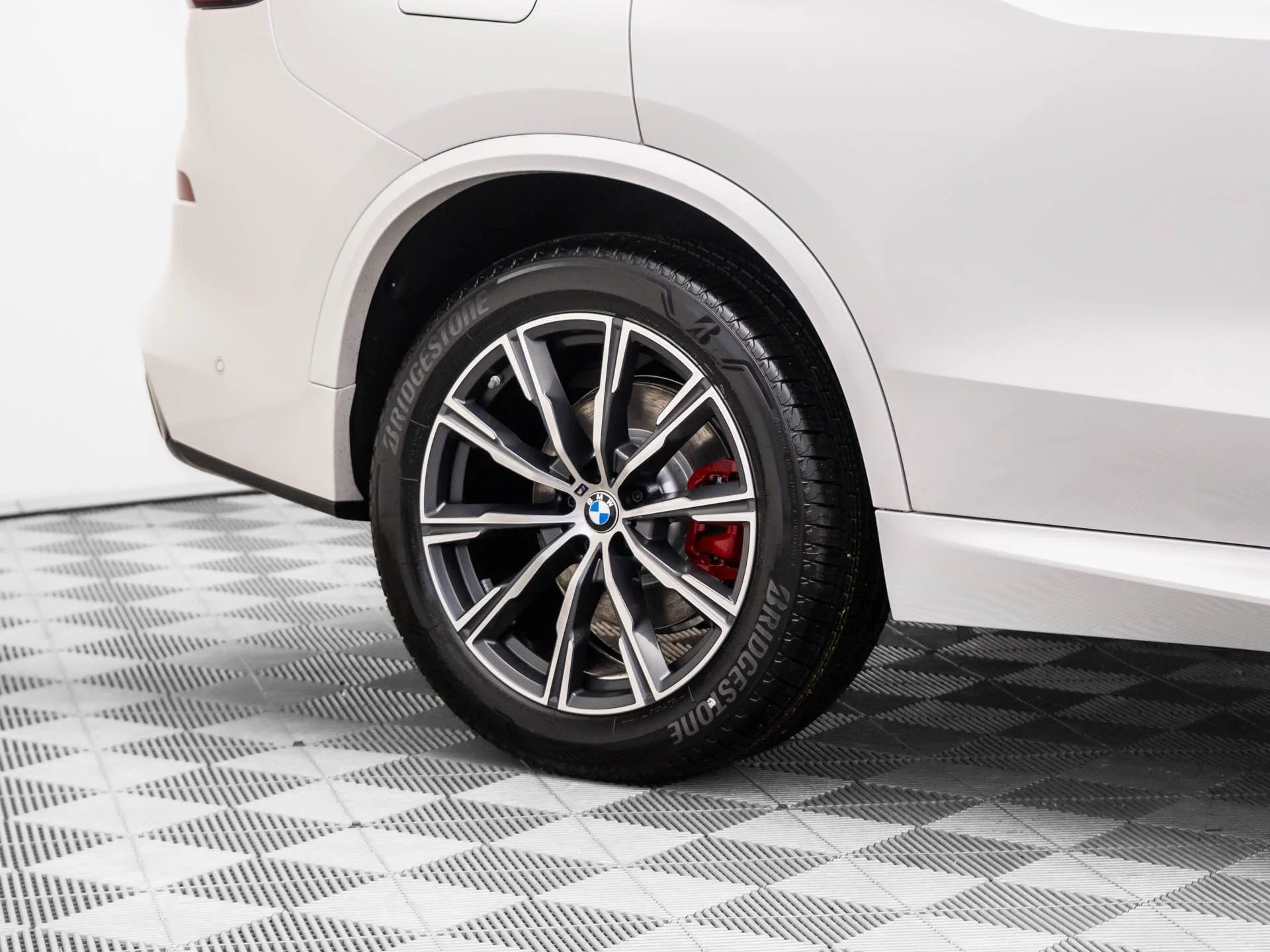 New 2026 White BMW xDrive40i image 34