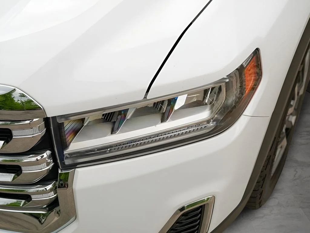 Used 2022 White GMC SLE image 14