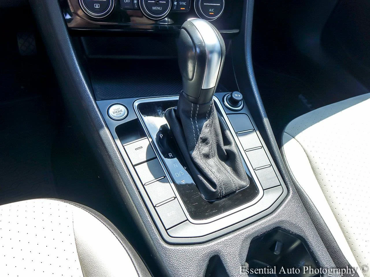 Used 2020 Deep Black Pearl Volkswagen R-Line image 16