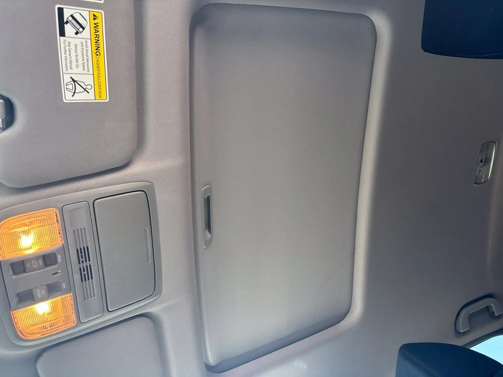 Used 2022 White Honda EX image 17