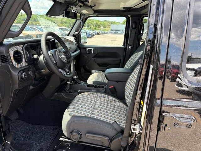 New 2026 Black Clear-Coat Exterior Paint Jeep 85th Anniversary Edition image 14