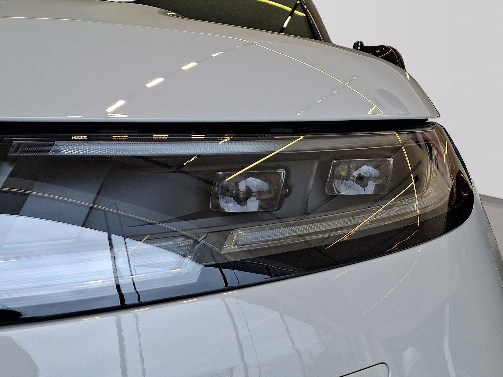 New 2026 Borasco Grey Land Rover  image 5