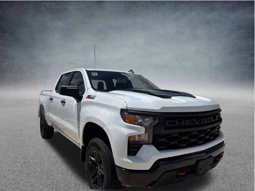 Used 2025 White Chevrolet Custom Trail Boss image 1