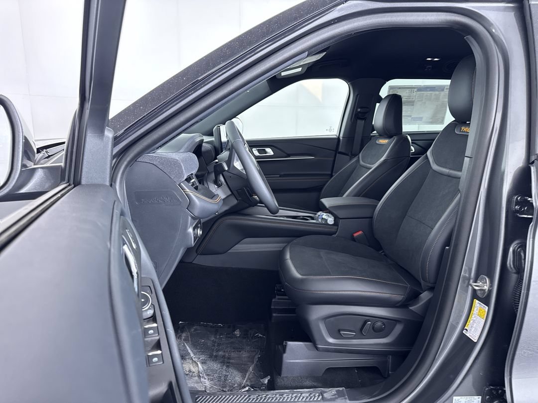 New 2026 Carbonized Gray Metallic Ford Tremor image 15
