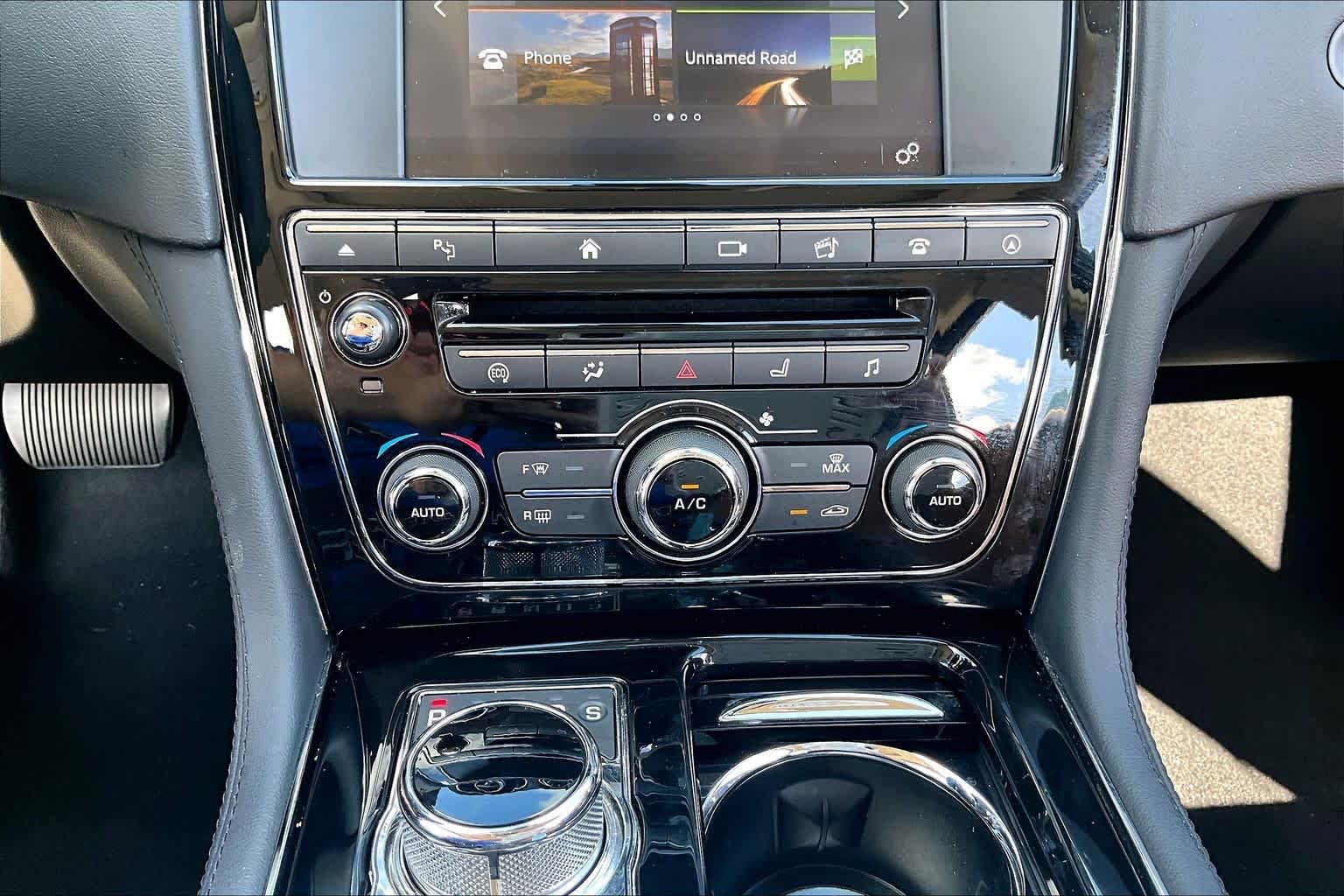 Used 2017 Ultimate Black Metallic Jaguar XJ R-Sport image 31