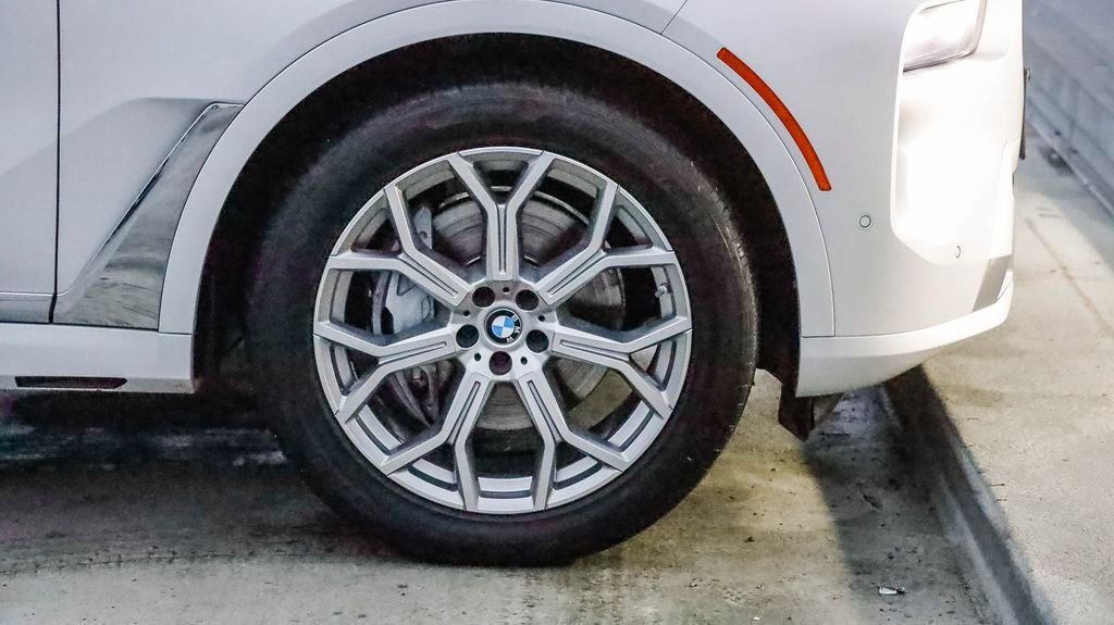 Used 2023 White Metallic BMW xDrive40i image 11
